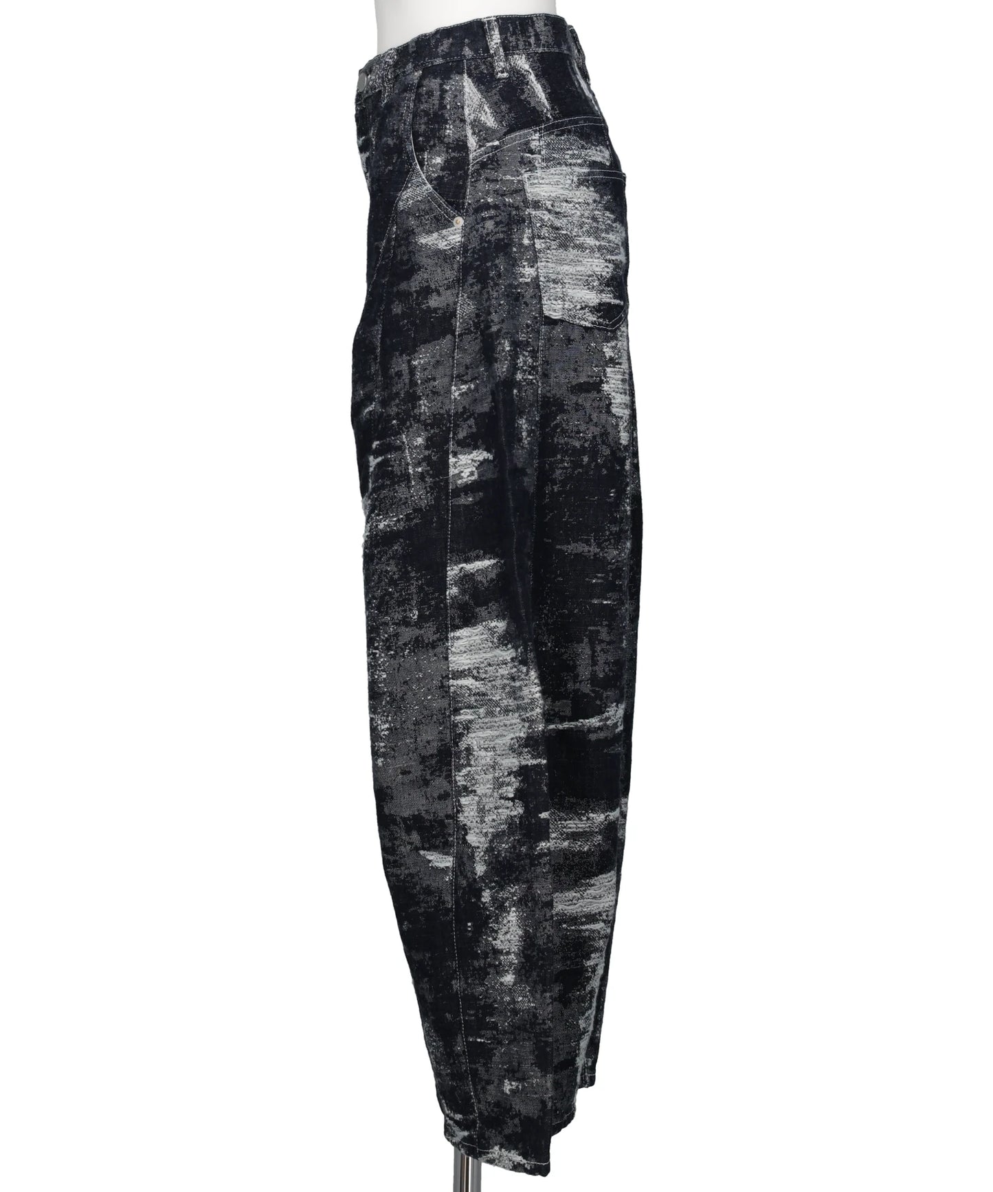 DENIM CURVED PANTS