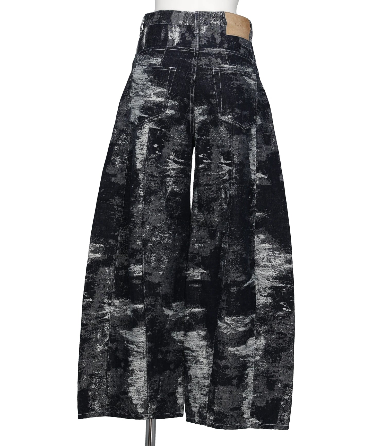 DENIM CURVED PANTS