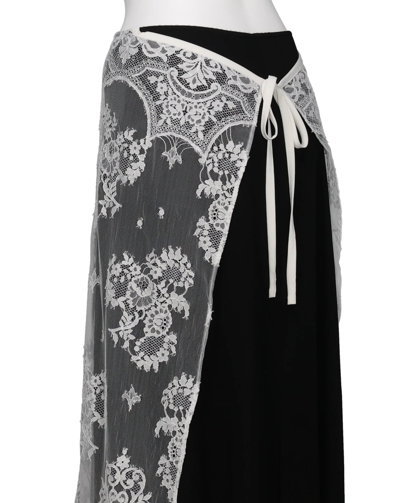 EMBROIDERED LACE SKIRT