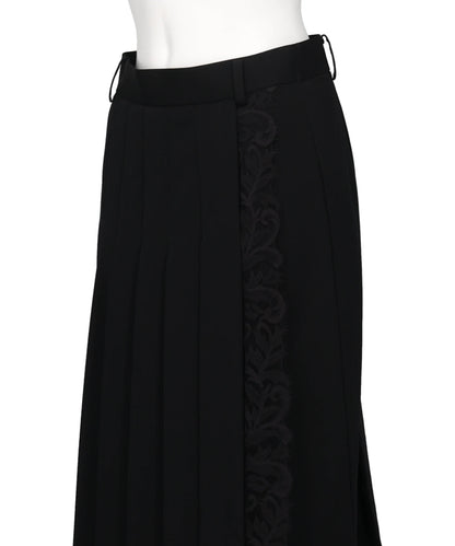 FINE WOOL PLEATED SKIRT WITH LACE TRIM