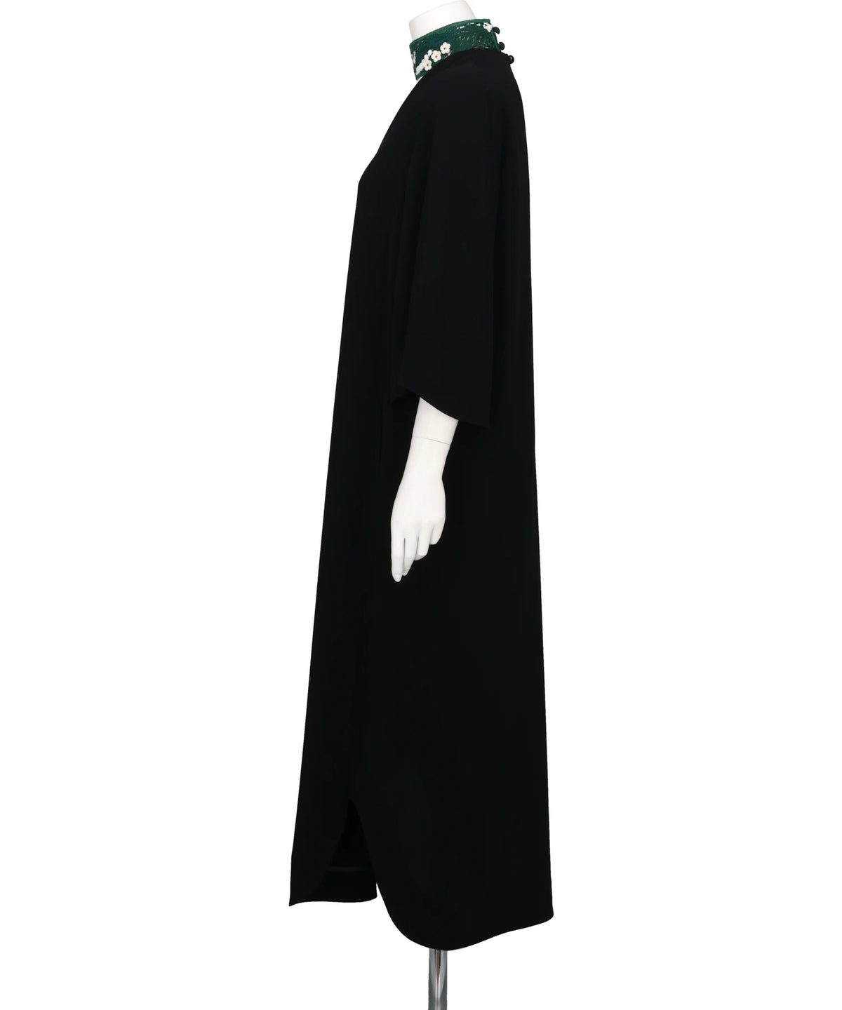 TRIACETATE EMBROIDERY NECK TOP