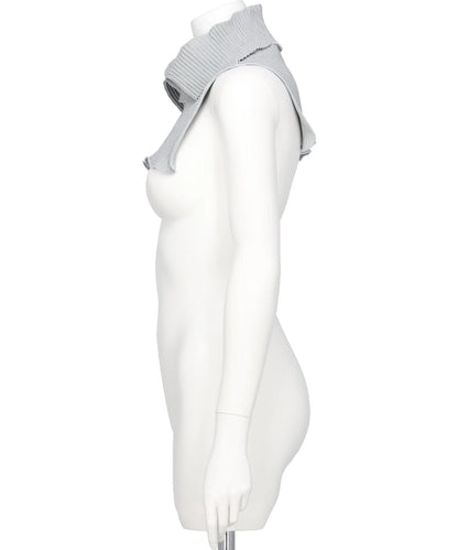 CRISP ATTACHED COLLAR