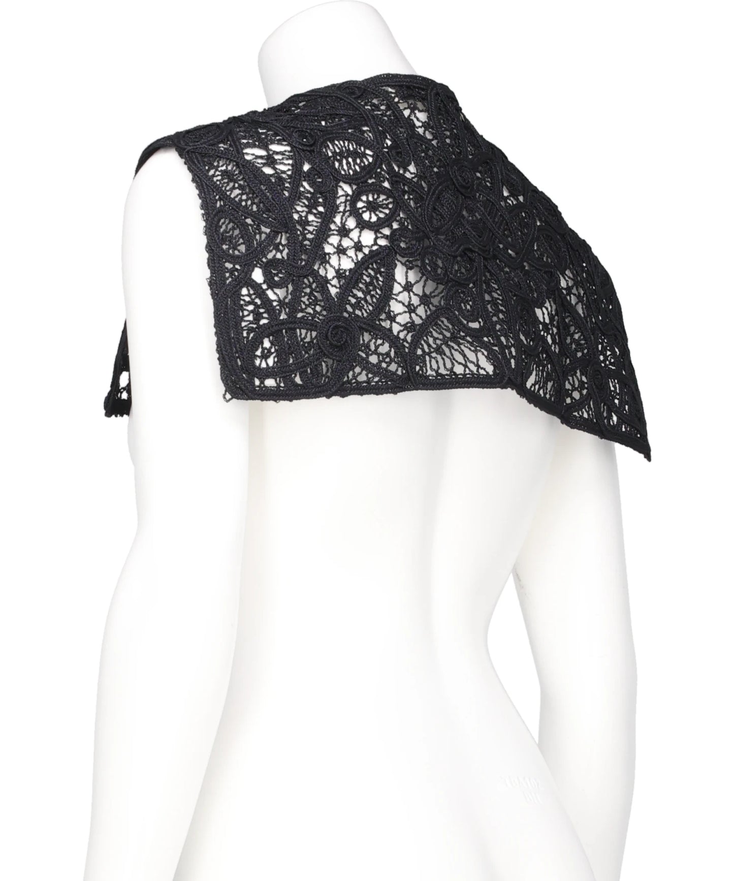 BATTEN LACE NECK