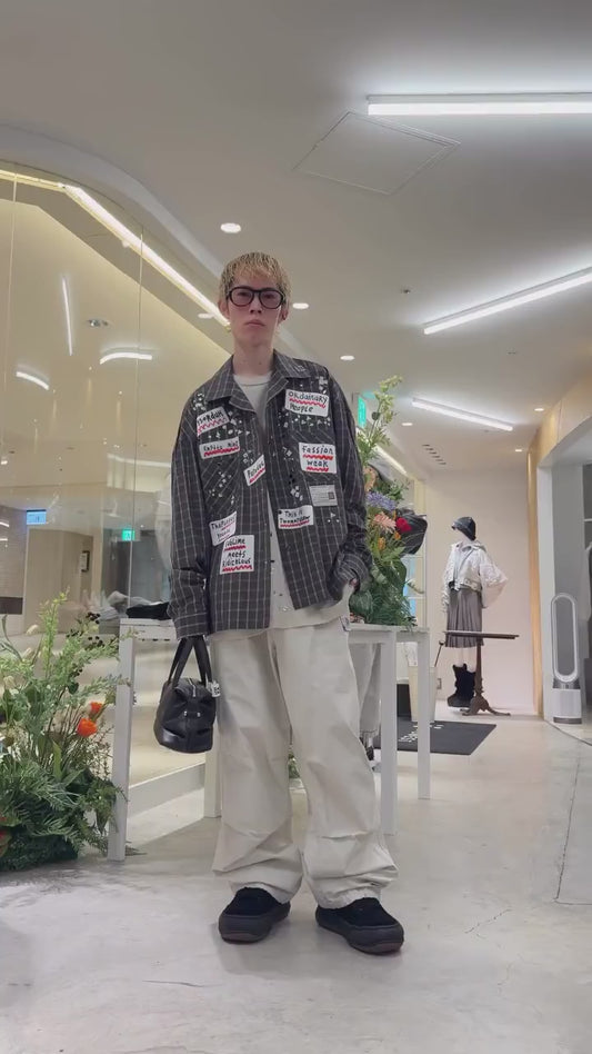 L/S CHECK SH w STICKER