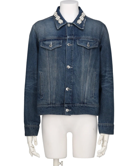 FITTED DENIM TRUCKER JACKET W/ EMB