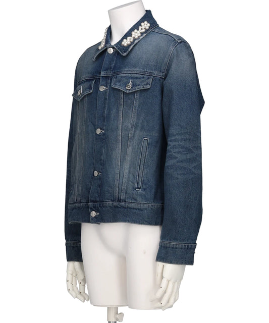 FITTED DENIM TRUCKER JACKET W/ EMB