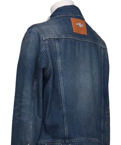 FITTED DENIM TRUCKER JACKET W/ EMB