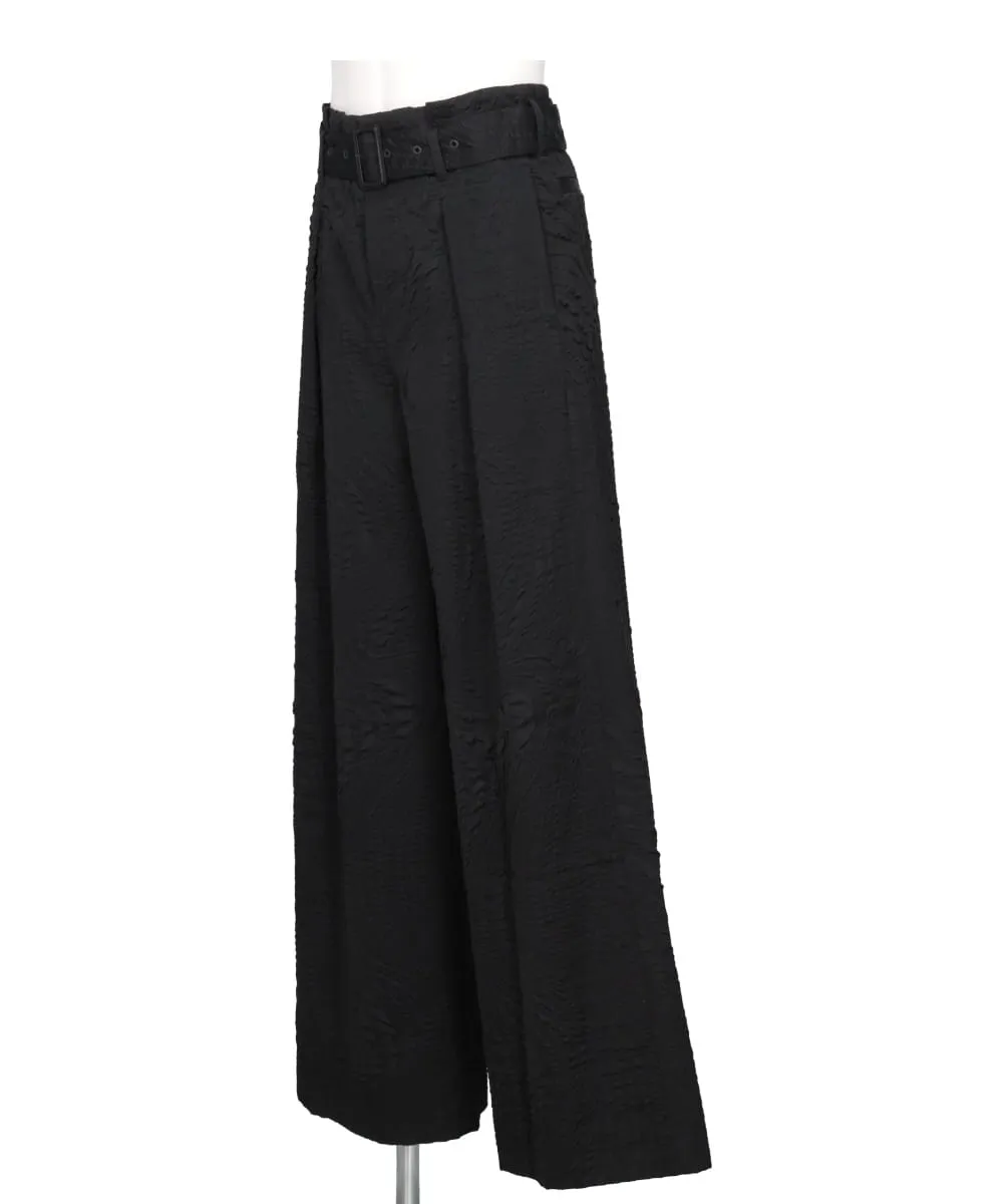 SHRINK QUILTING BELTED TUCK TROUSERS