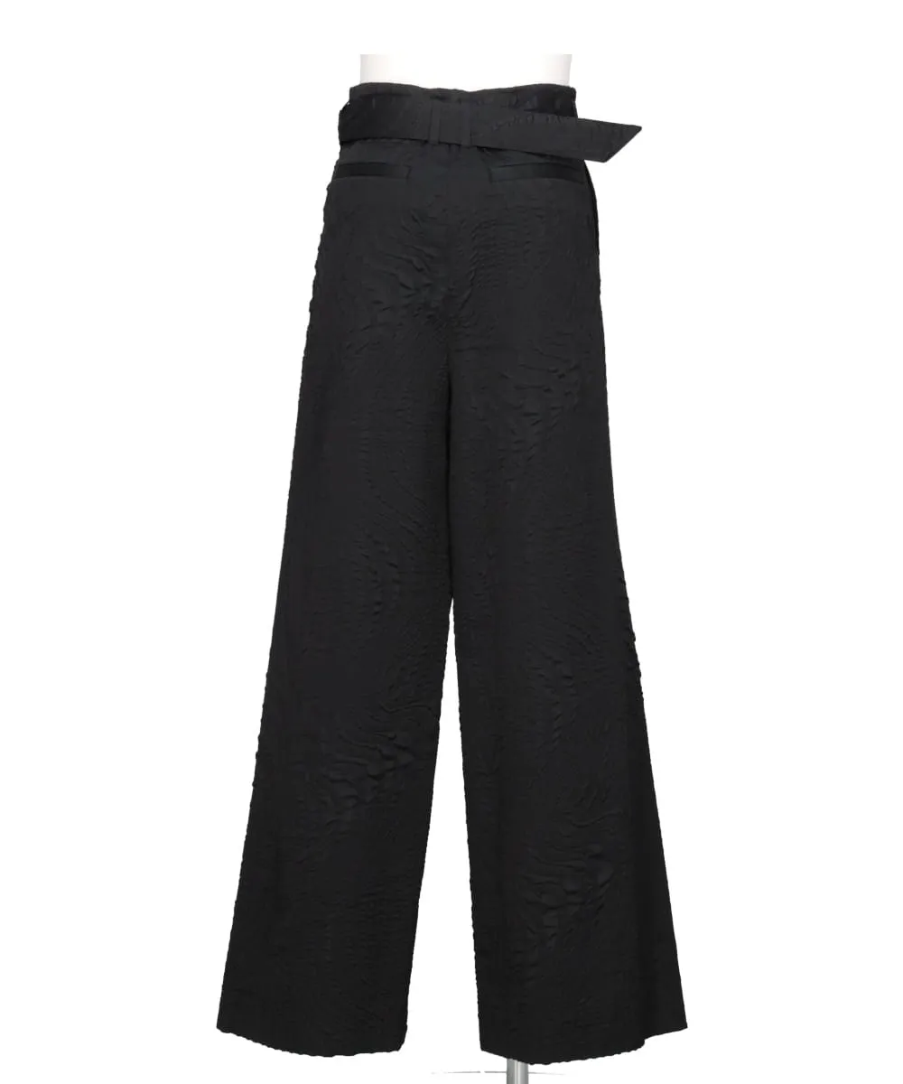 SHRINK QUILTING BELTED TUCK TROUSERS