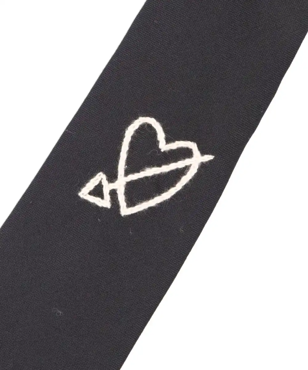 HEART EMBROIDERED TIE