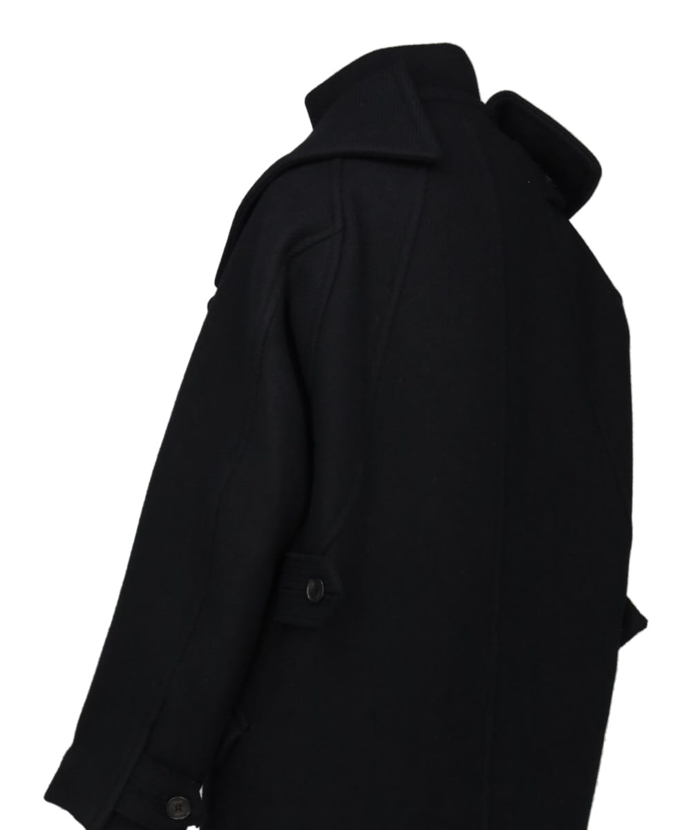 OVERSIZED COAT WITH DETACHABLE COLLAR